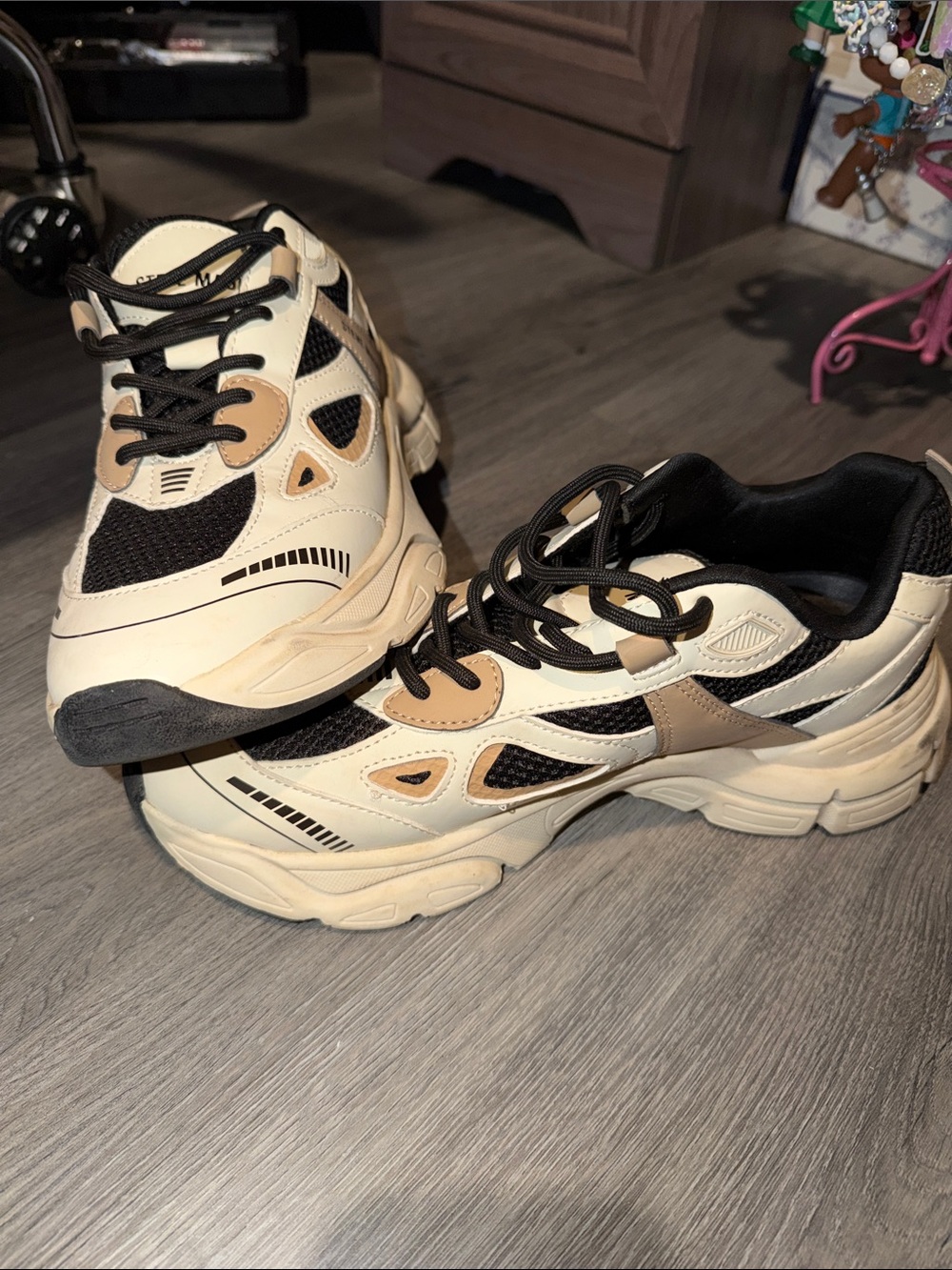 Steve Madden sneakers size. 9